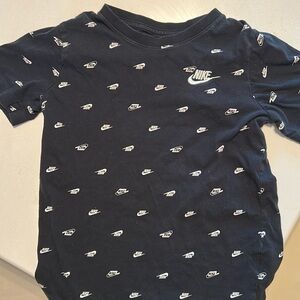 Nike boys t shirt size medium